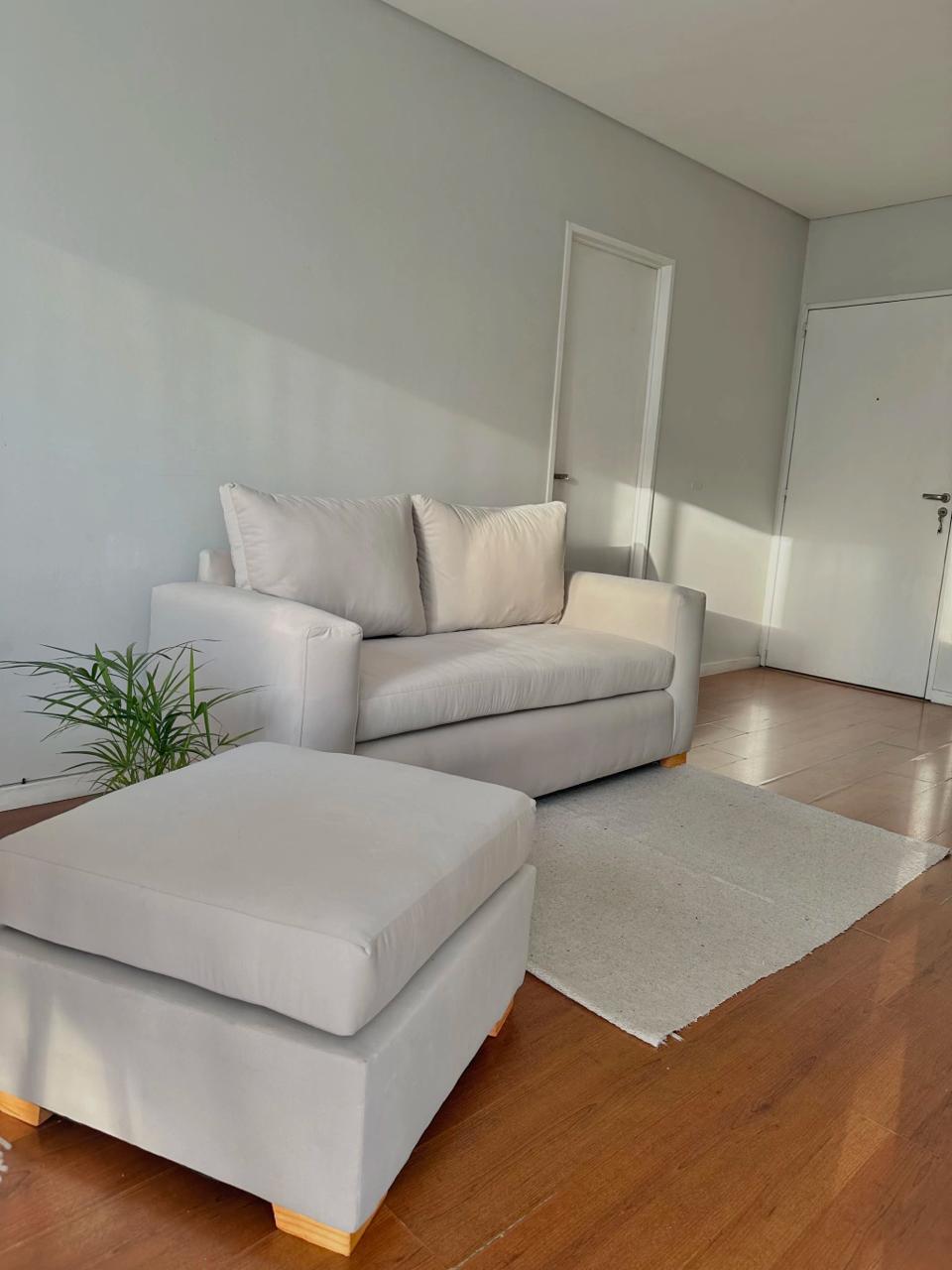 Sofá Beige Arena con Puf